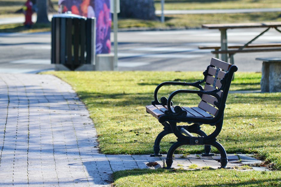 Image of an elderly person sitting on a bench and looking out into a park, representing retirement and the role Social Security can play in financial support.