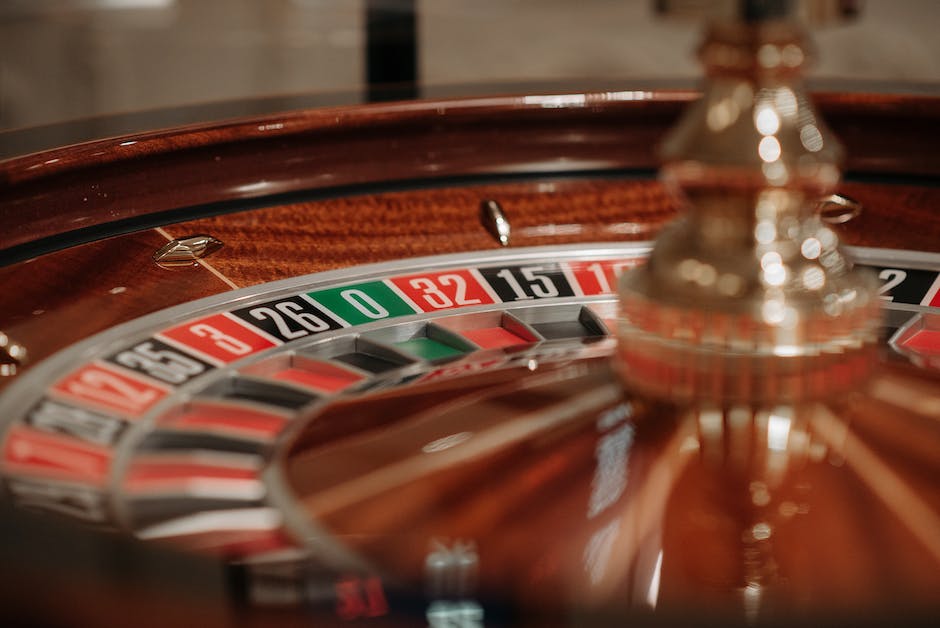 An image of a roulette wheel with a coin on a side, symbolizing the gambler's fallacy and stock trading.
