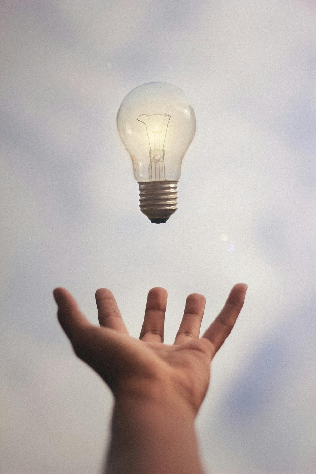 Illustration of a person with a thought bubble showing a lightbulb, representing intuition.